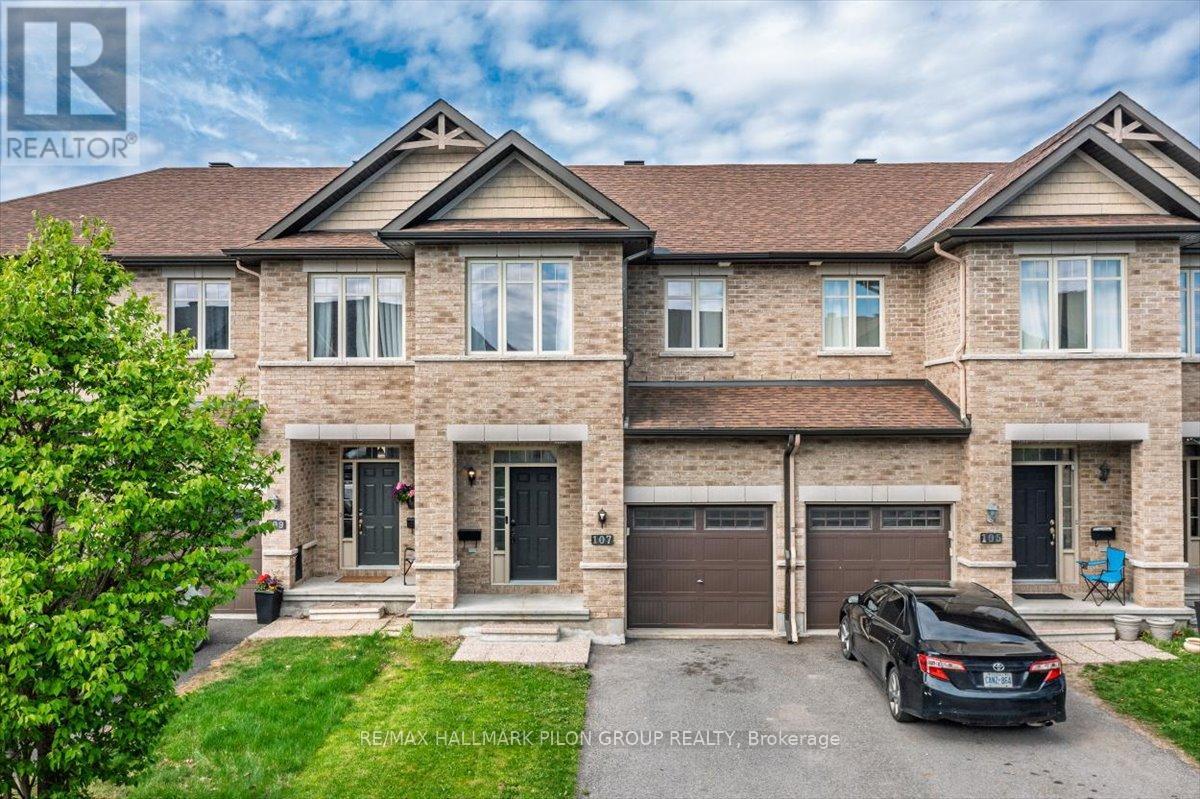 107 Watchhorn Grv, Ottawa, ON K1V 2N3