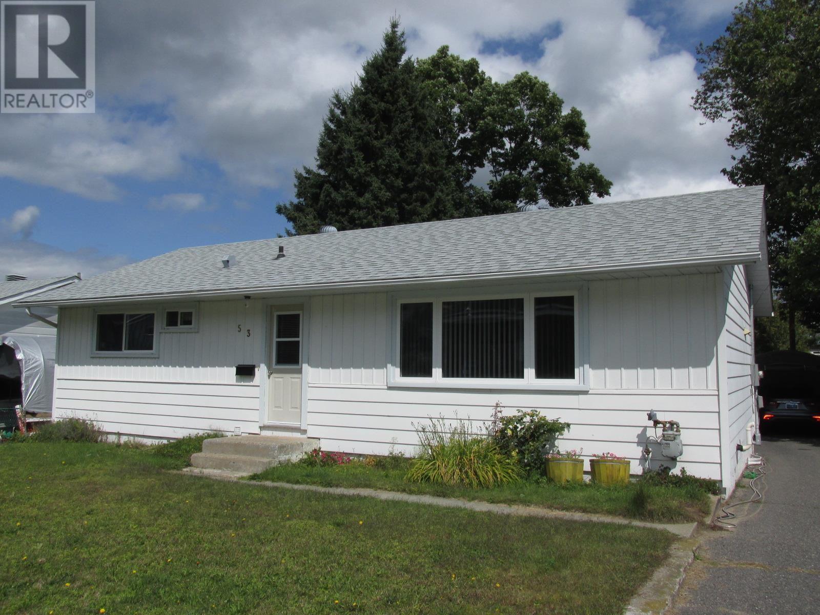 53 Valley Cres, Elliot Lake, ON P5A 2G9