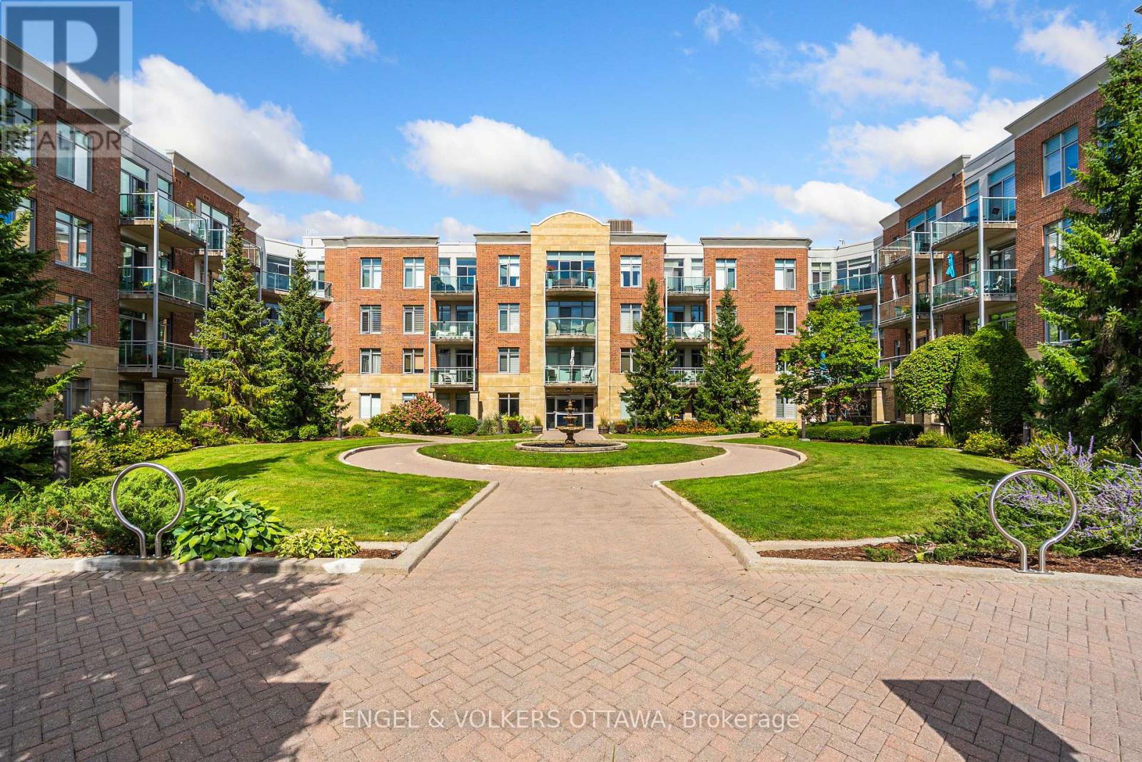 206 205 Bolton St, Ottawa, ON K1N 1K7