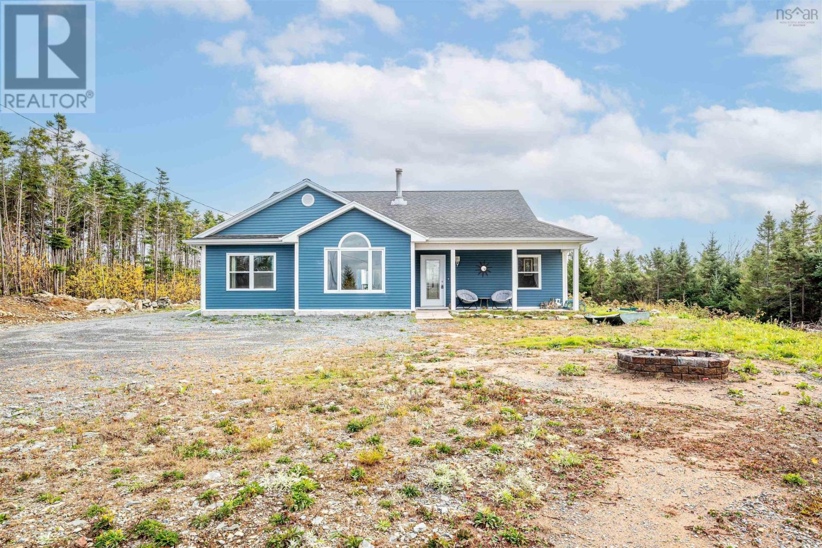 281 Heselton Dr, Ostrea Lake, NS B0J 2L0