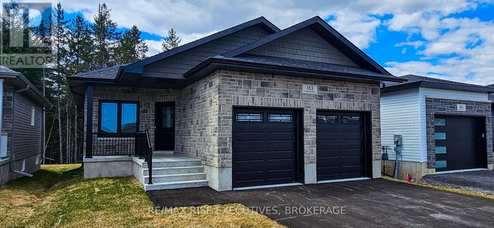 171 Creighton Dr, Loyalist, ON K0H 2H0