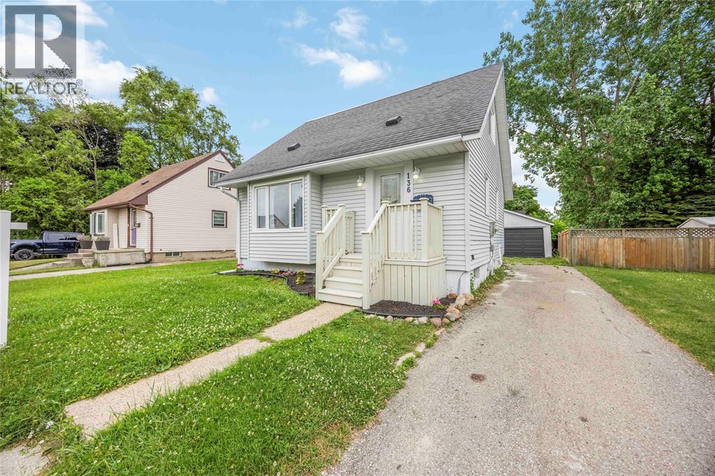 136 Chestnut Ave, Sarnia, ON N7T 4L8