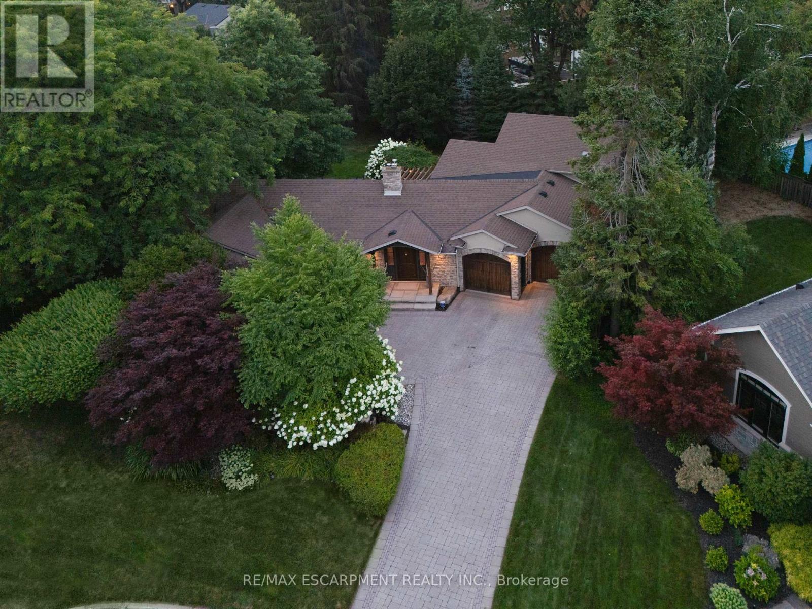 4071 Melba Pl, Burlington, ON L7L 2C5