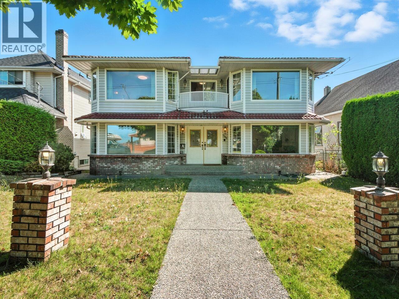 1566 Cliff Ave, Burnaby, BC V5A 2K2