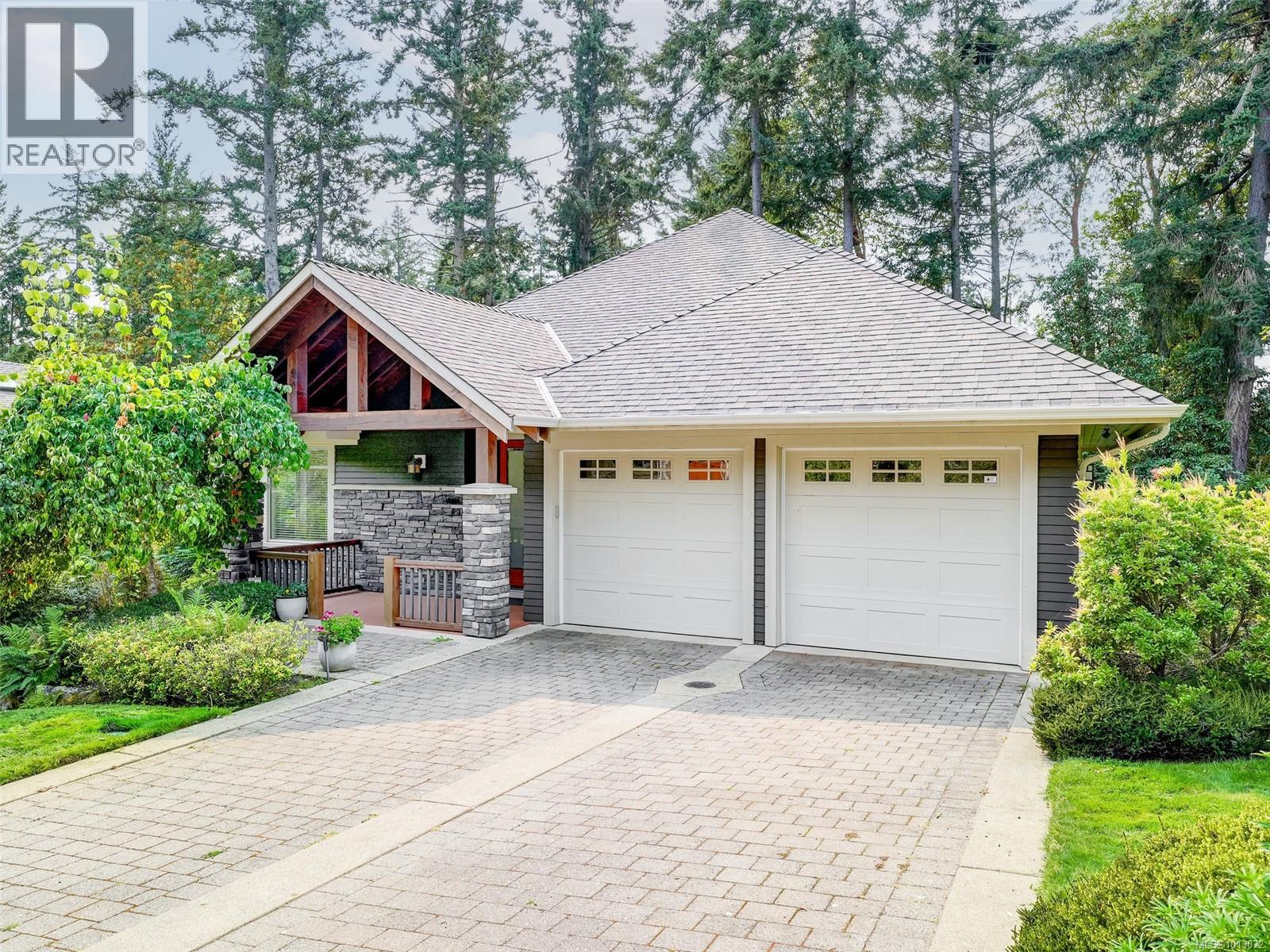 1266 Oceanwood Ln, Saanich, BC V8X 0A4