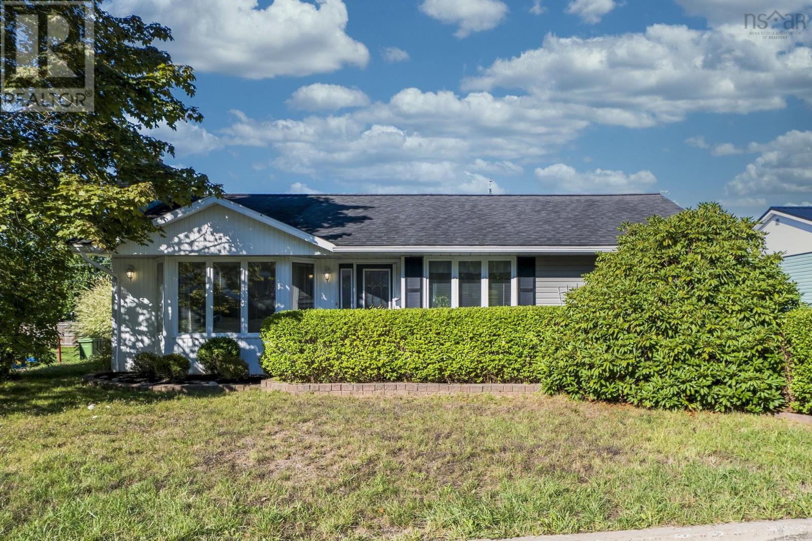 29 Ridgeview Dr, Sackville, NS B4C 1L8