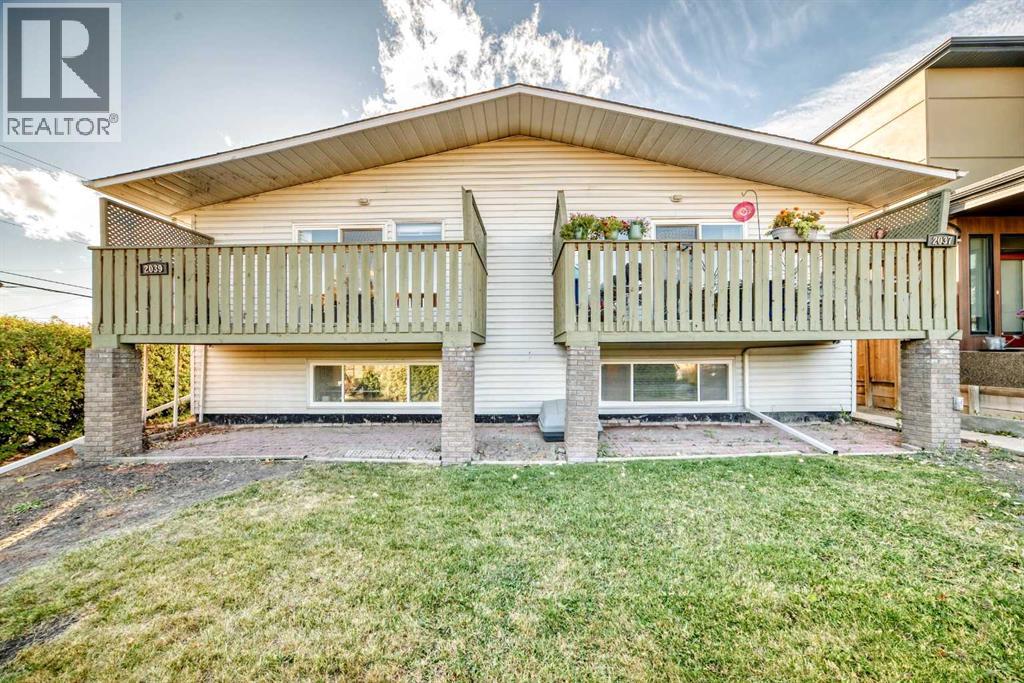 20372039 30 St SW, Calgary, AB T3E 2L6