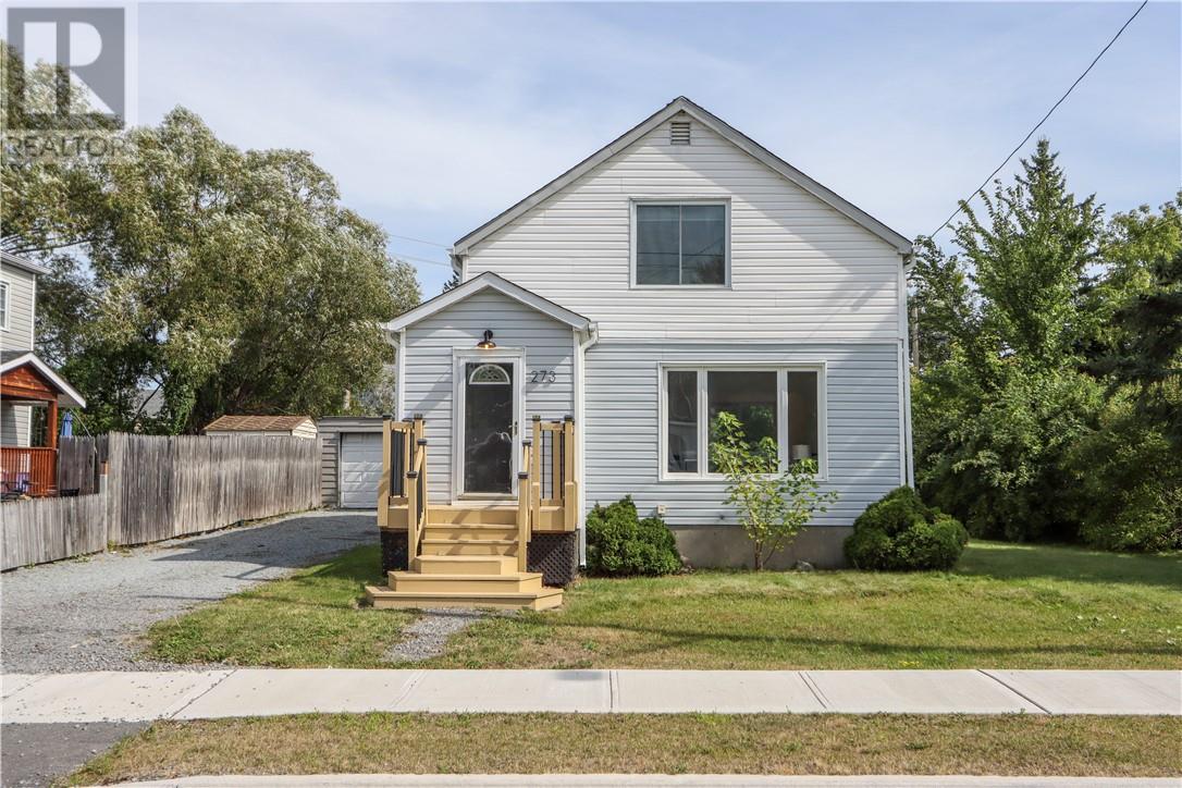 273 Tenth Ave, Lively, ON P3Y 1M7