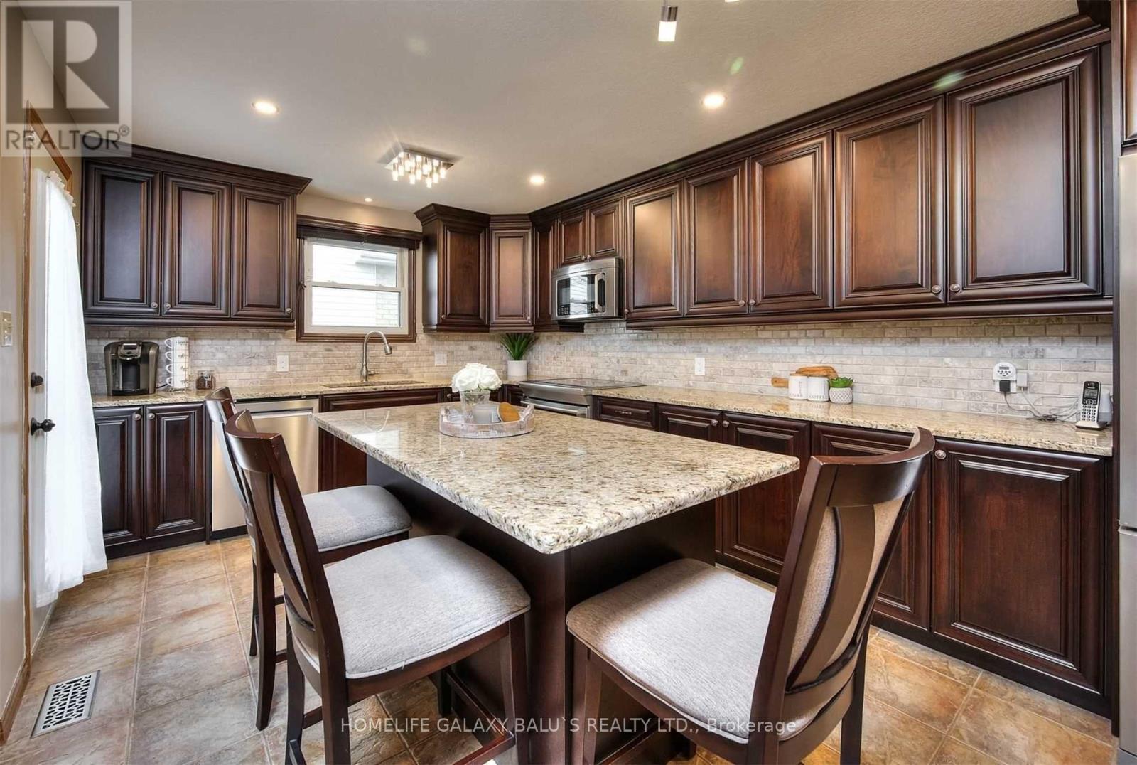 3 Cora Dr, Kitchener, ON N2N 3C6