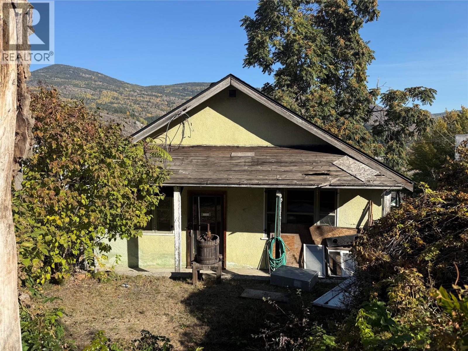 1422 Green Avenue Ln, Trail, BC V1R 4K2