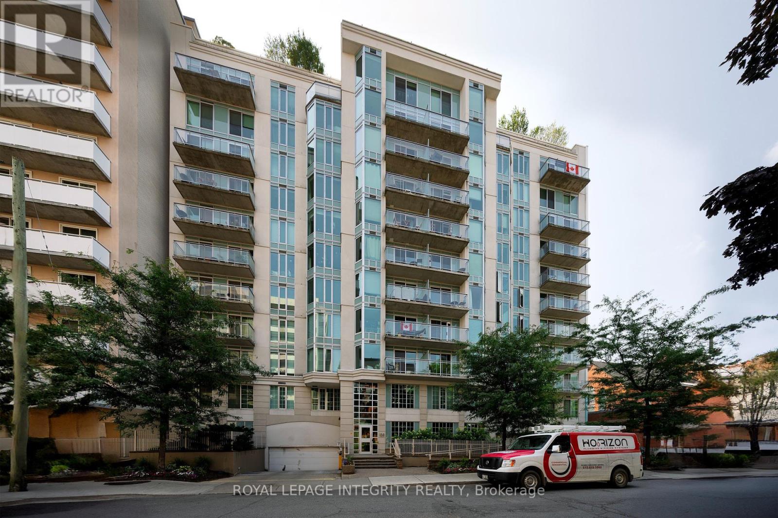 203 138 Somerset St W, Ottawa, ON K2P 0A3