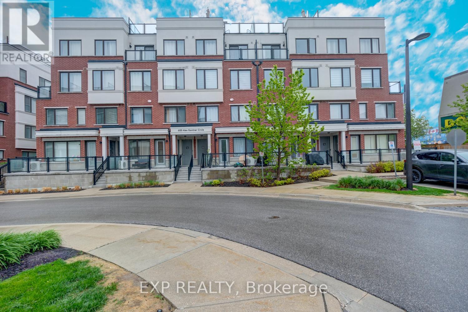 112 600 Alex Gardner Cir, Aurora, ON L4G 3G5