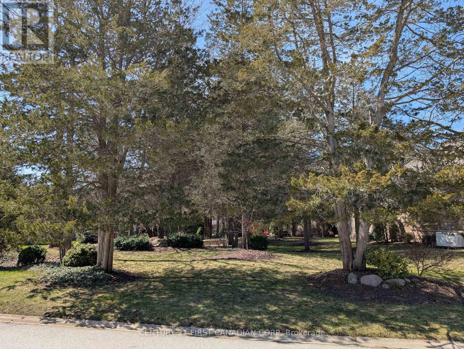 10137 Merrywood Dr, Lambton Shores, ON N0M 1T0
