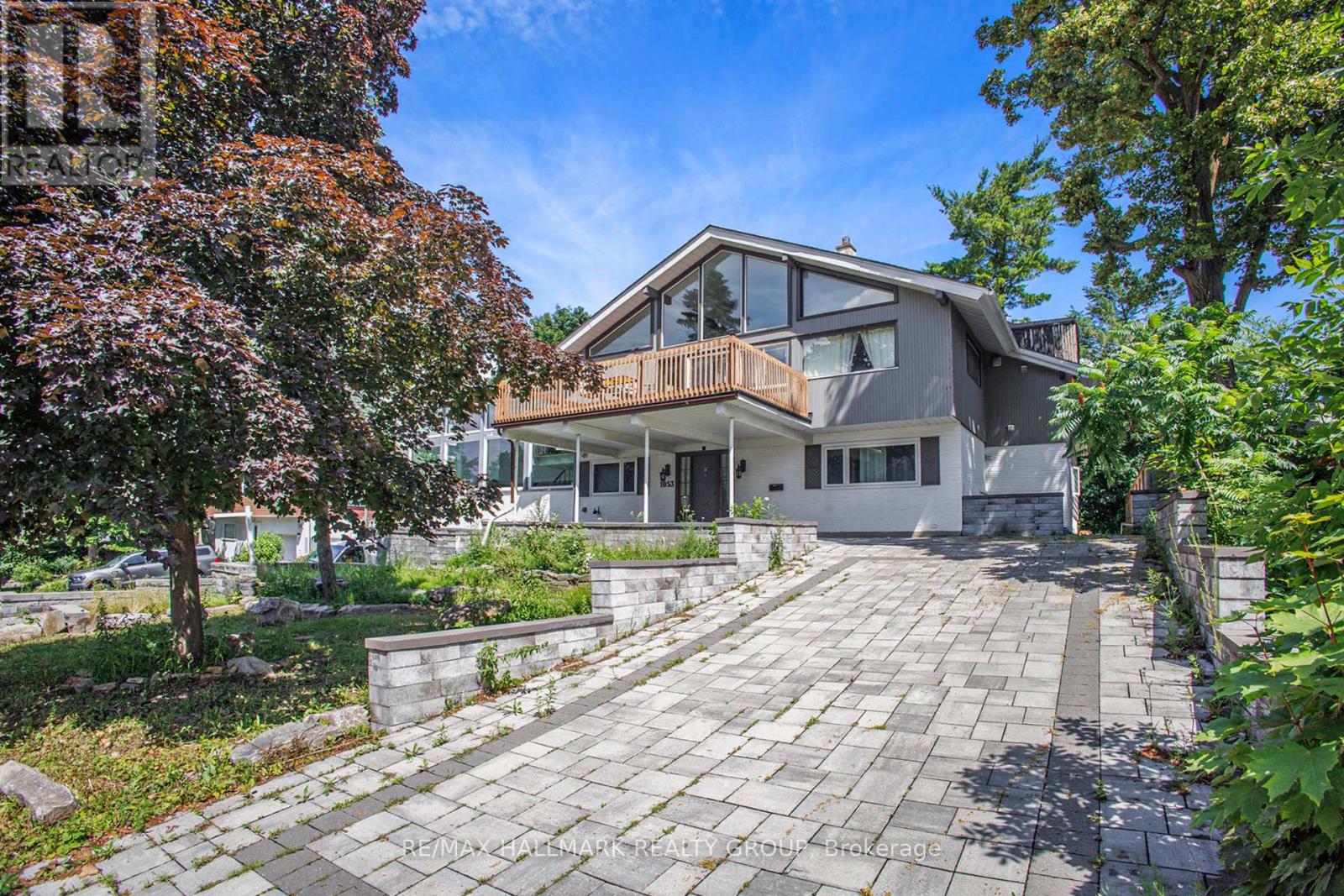 1053 Chelsea Dr, Ottawa, ON K1K 0M7