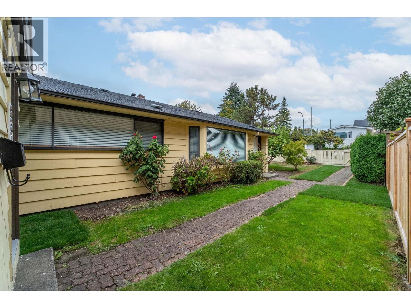 8271 Laurel St, Vancouver, BC V6P 3V2