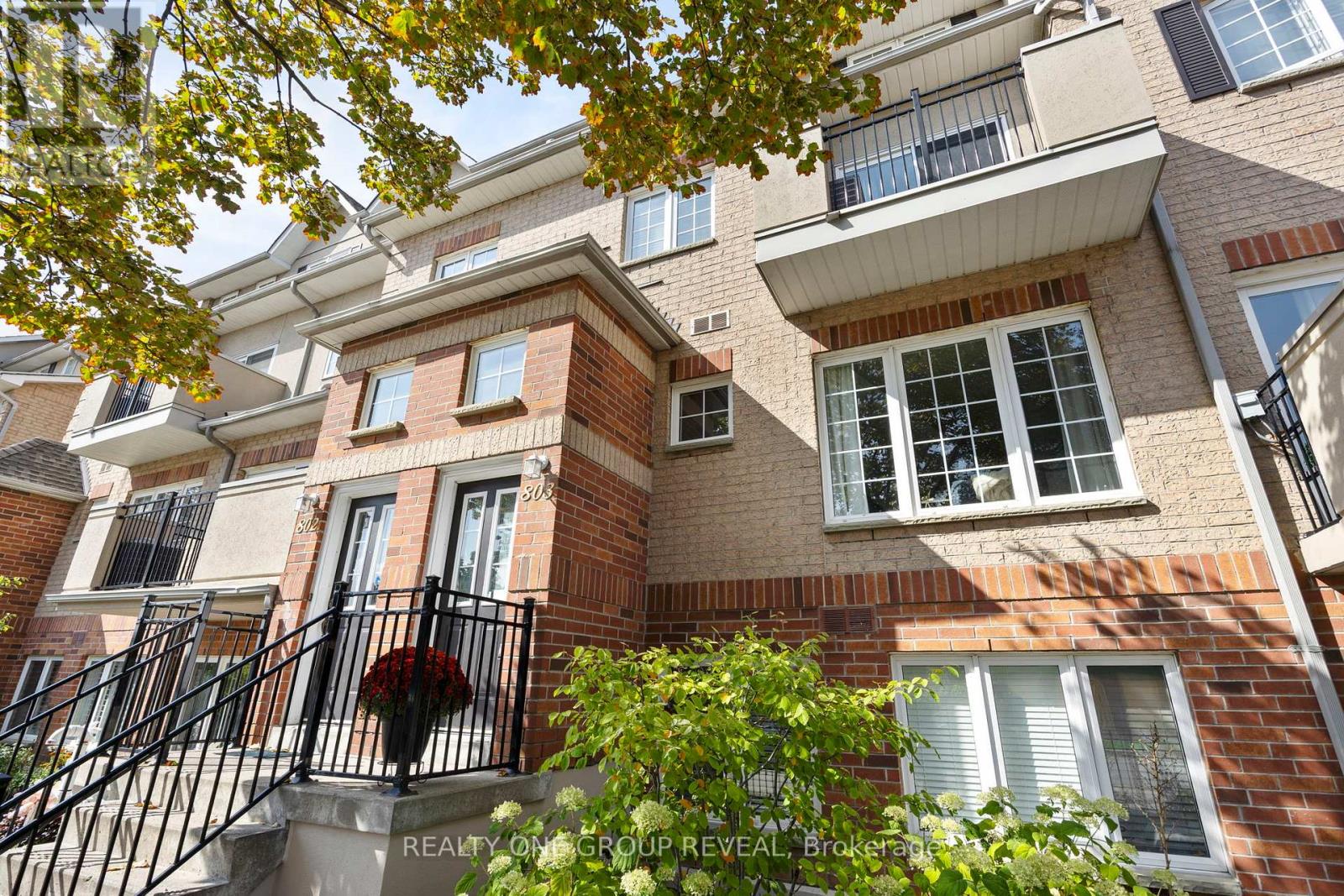 803 1400 The Esplanade Dr N, Pickering, ON L1V 6V2
