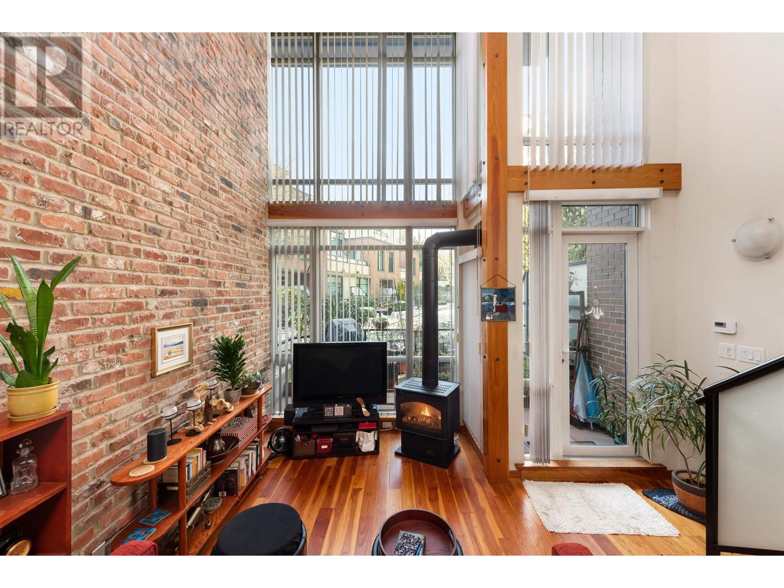 10 Renaissance Square Unit 104, New Westminster, BC V3M 7B1