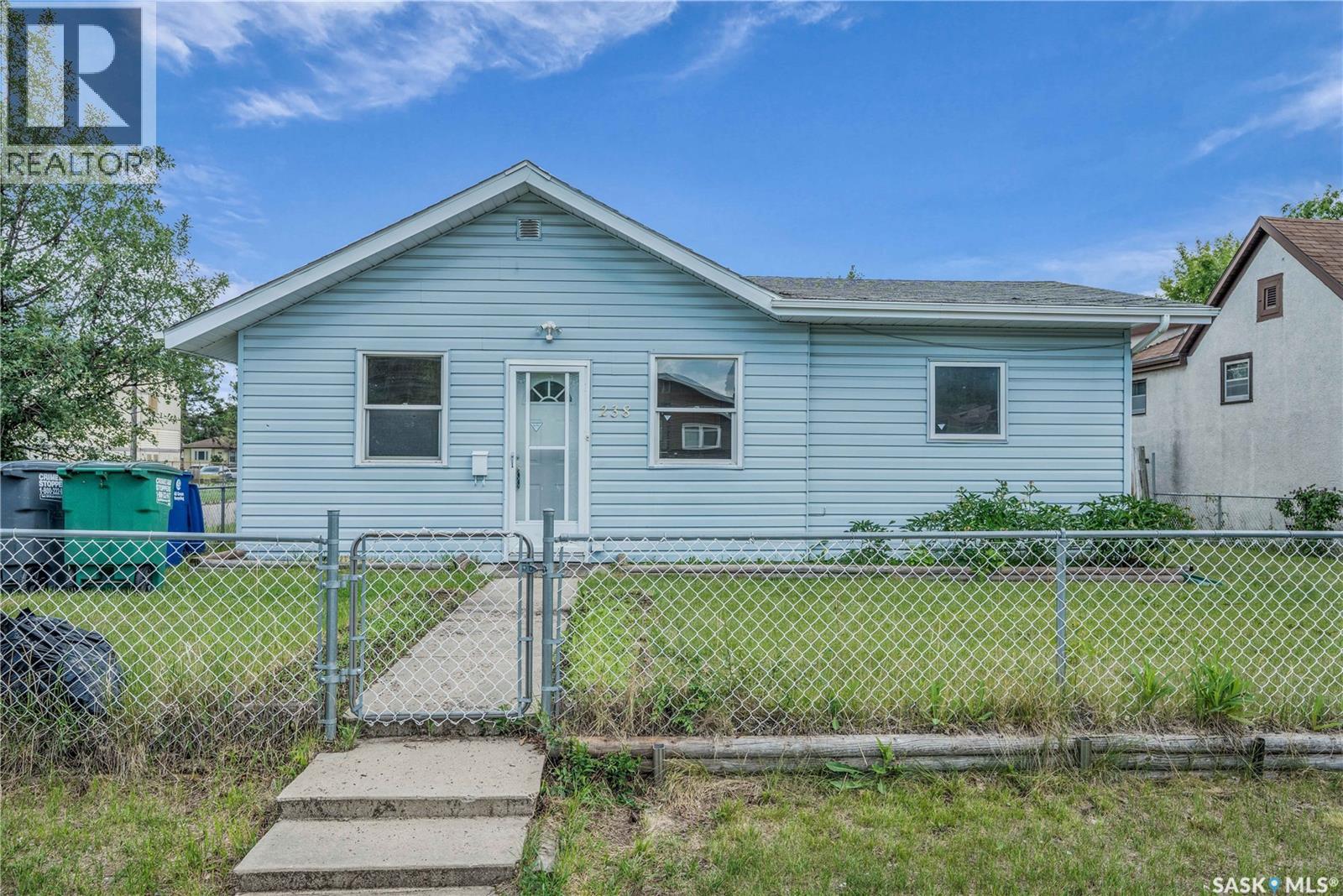 238 R Ave N, Saskatoon, SK S7L 2Y7