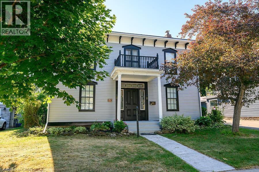 23 Mountain St, Grimsby, ON L3M 3J9
