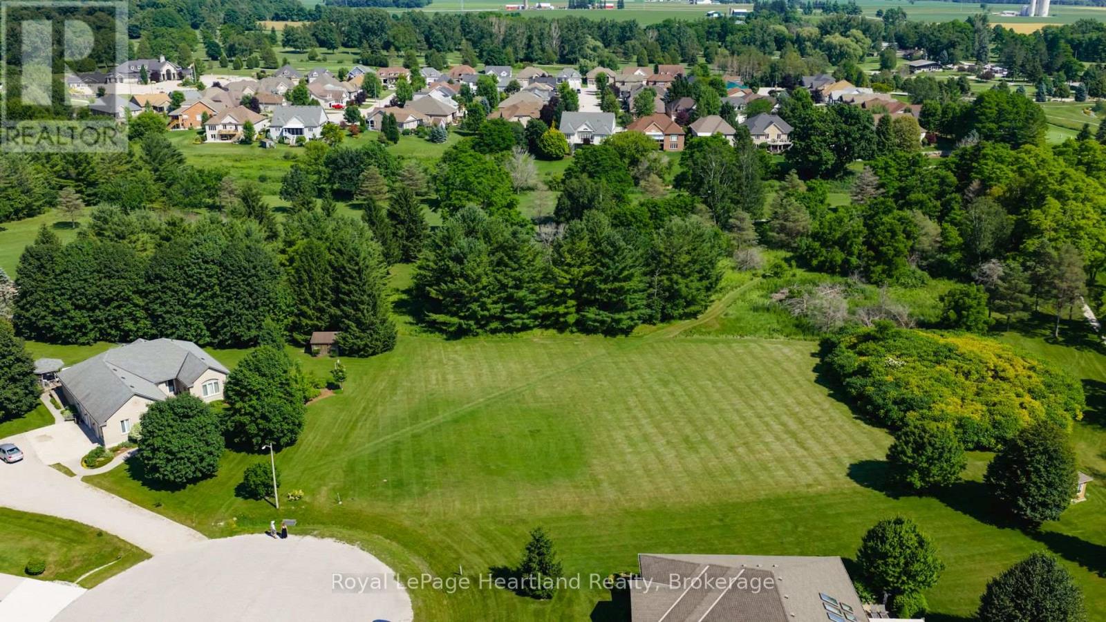 2 Fairway Rd, Huron East, ON N0K 1G0