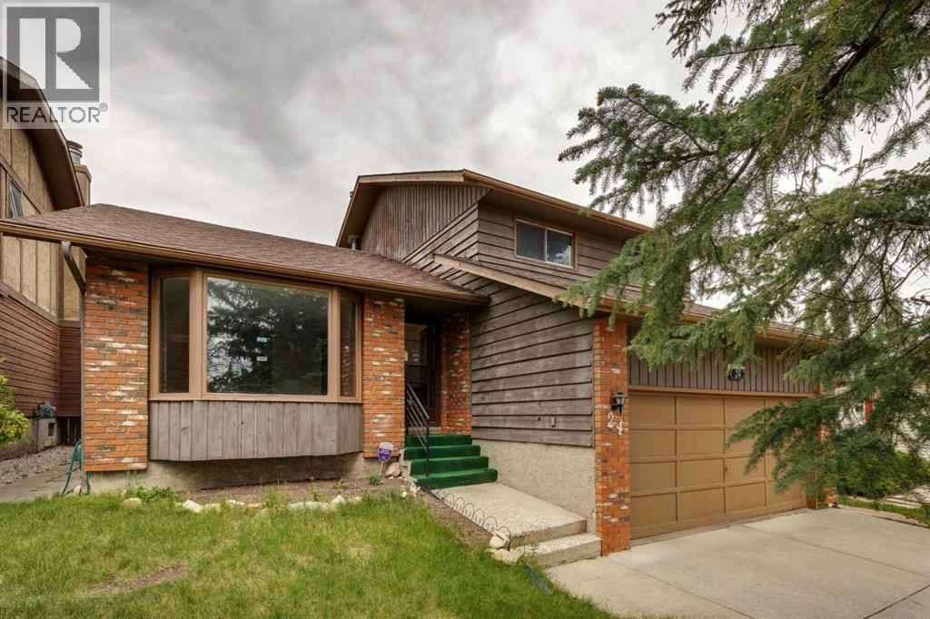 24 Strathcona Close SW, Calgary, AB T3H 1L3