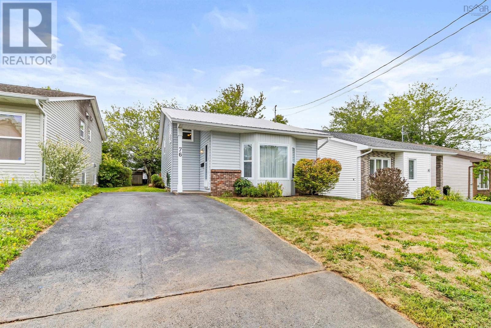 76 Noria Cres, Middle Sackville, NS B4E 2L7