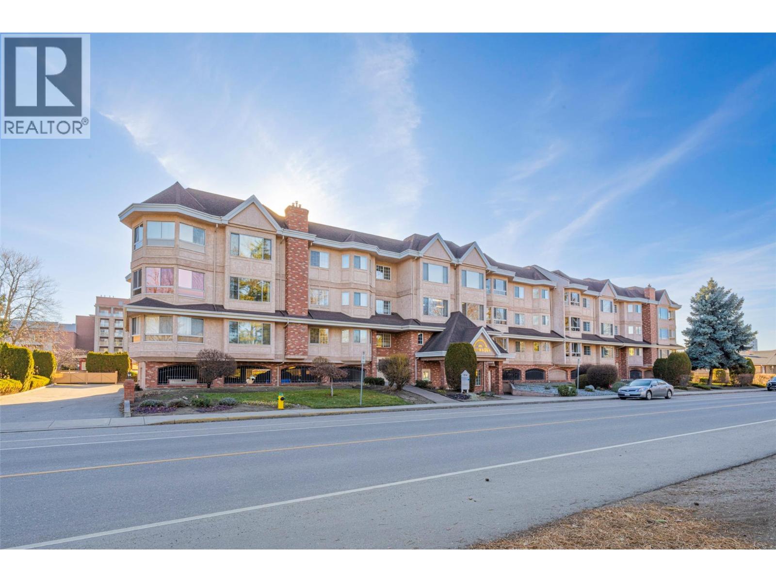 945 Lawrence Avenue Unit 308, Kelowna, BC V1Y 6M3