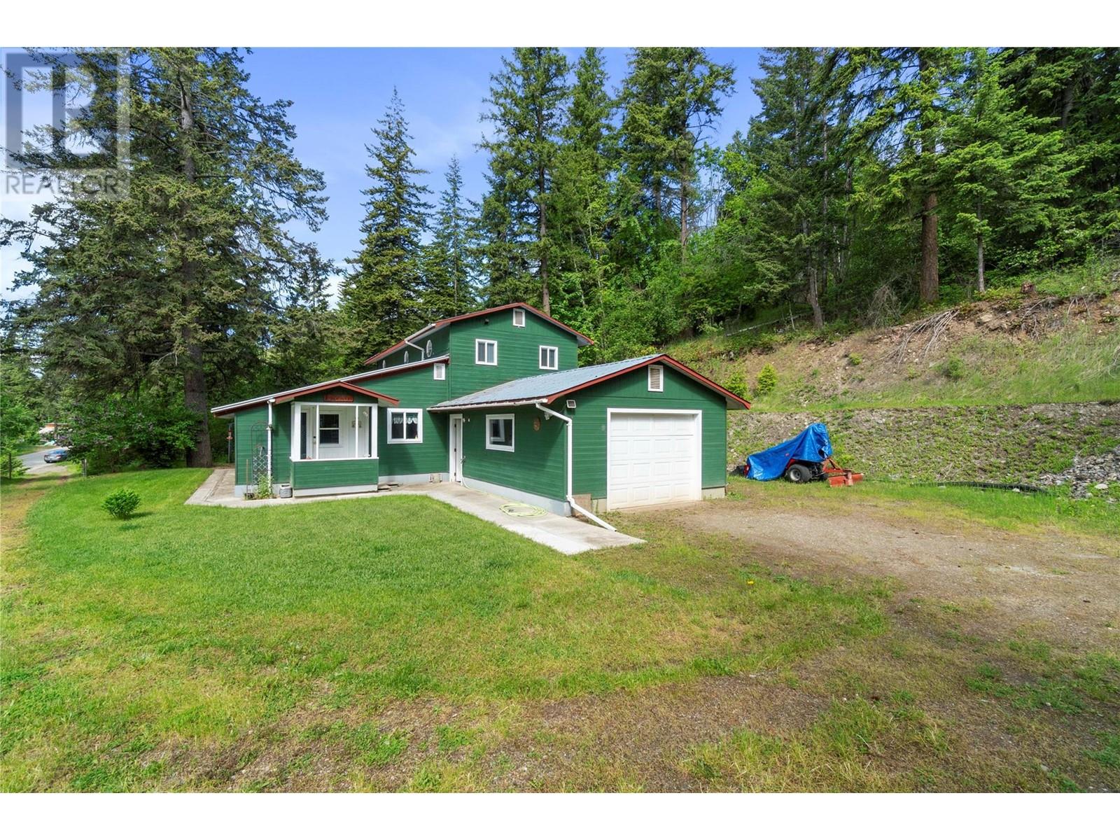 6497 Lindsay Rd, Magna Bay, BC V0E 1M7