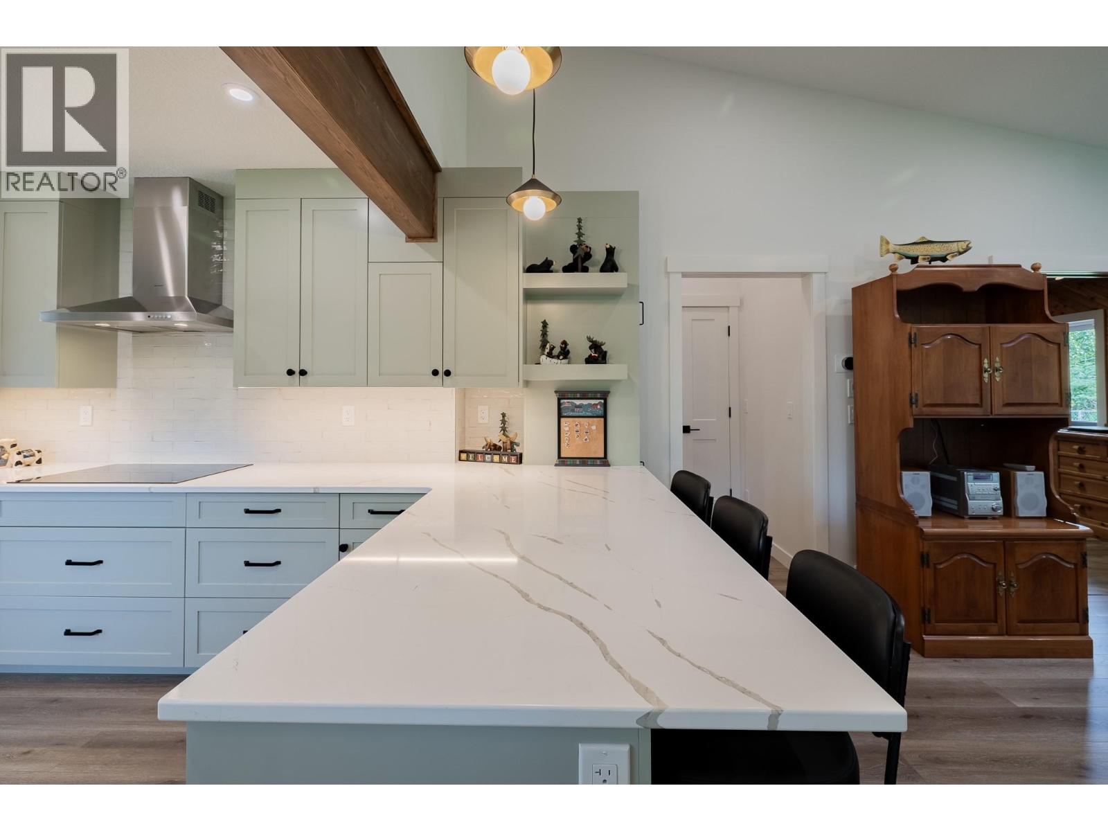 4725 Copper Cres, Windermere, BC V0B 2L2