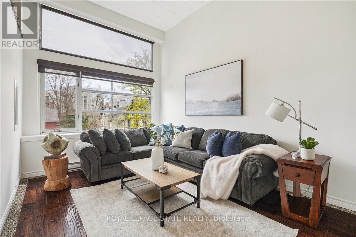 313 50 Main St, Hamilton, ON L9H 2P6