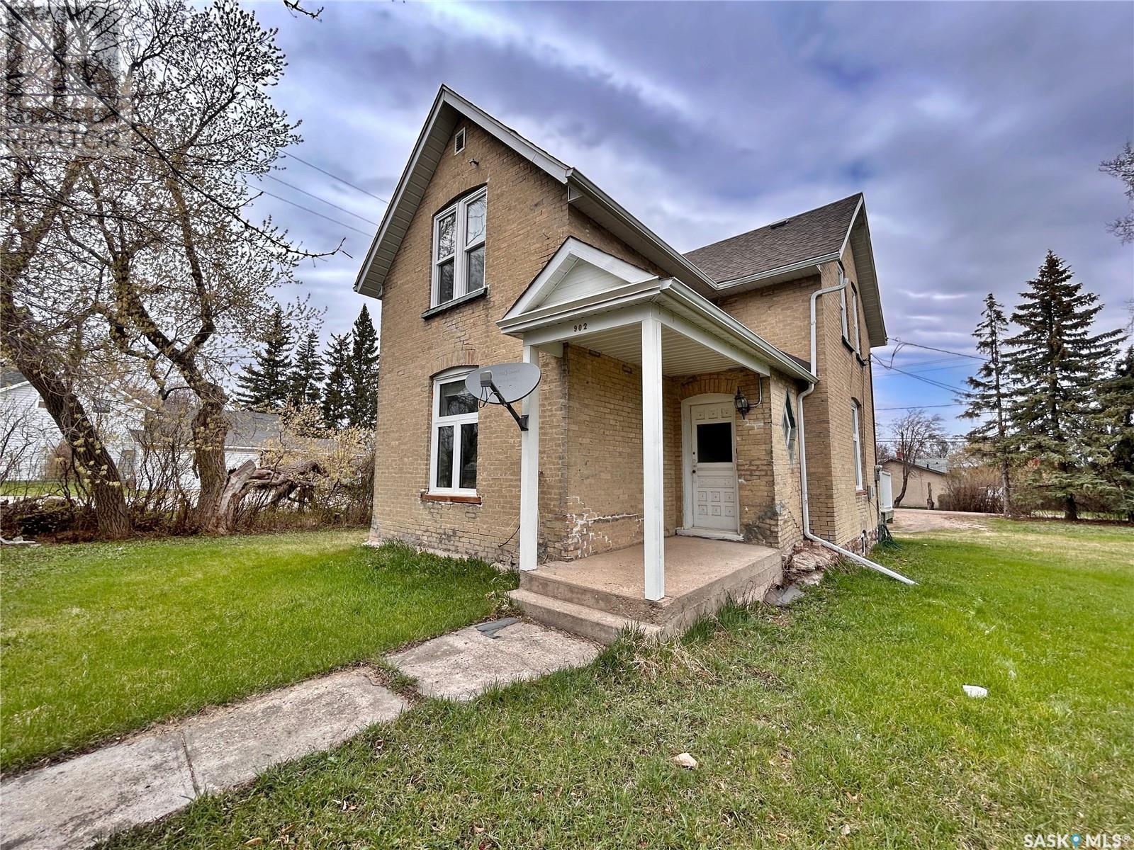 902 N Front St, Moosomin, SK S0G 3N0