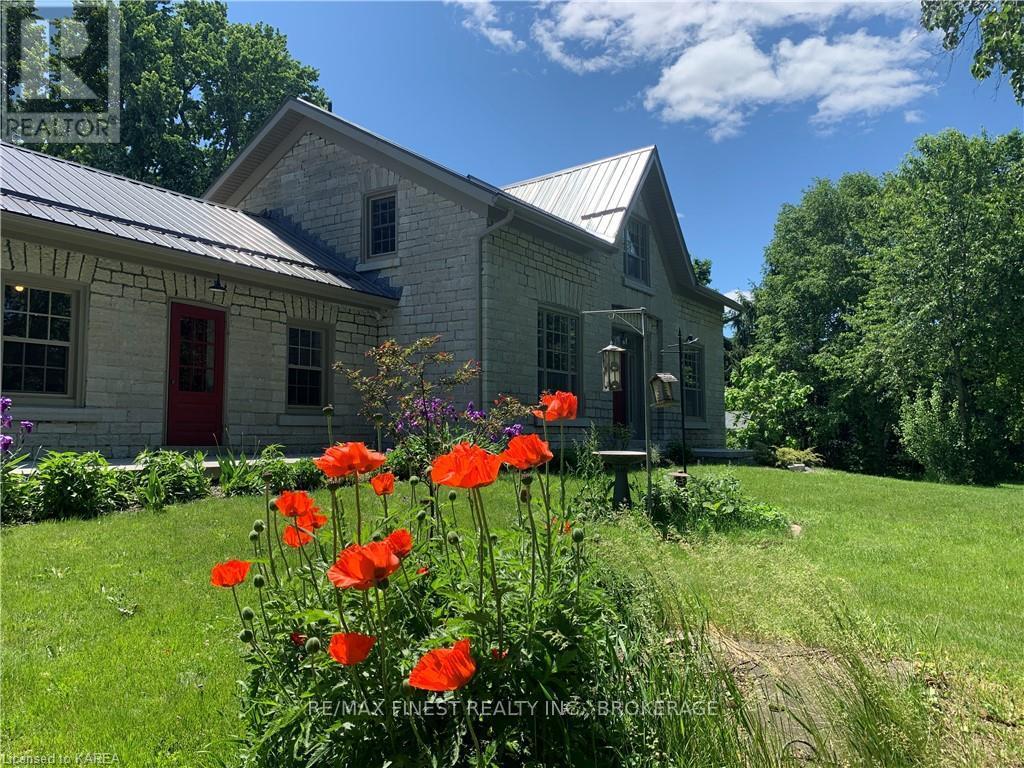 2165 Rutledge Rd, South Frontenac, ON K0H 2T0