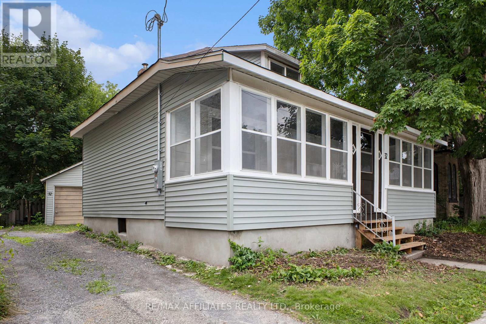 32 Darcy St, Perth, ON K7H 2V2