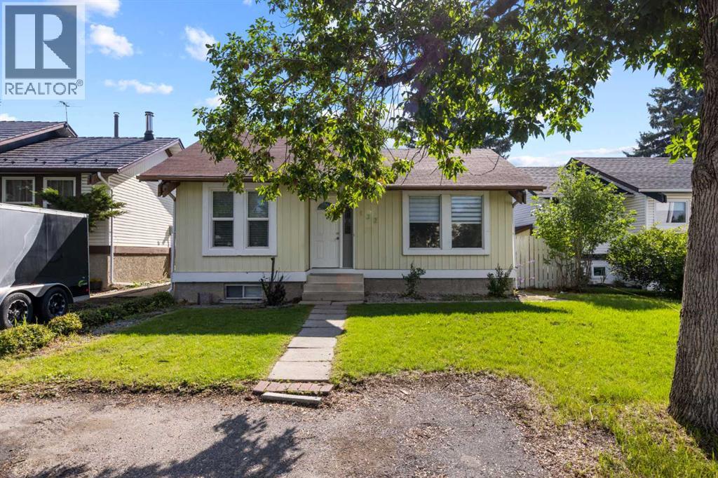 132 Whitehill Pl NE, Calgary, AB T1Y 3G4