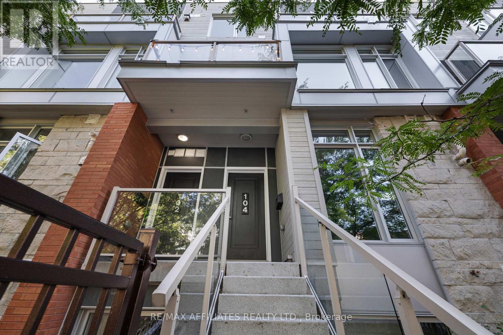 104 Holmwood Ave, Ottawa, ON K1S 5V1