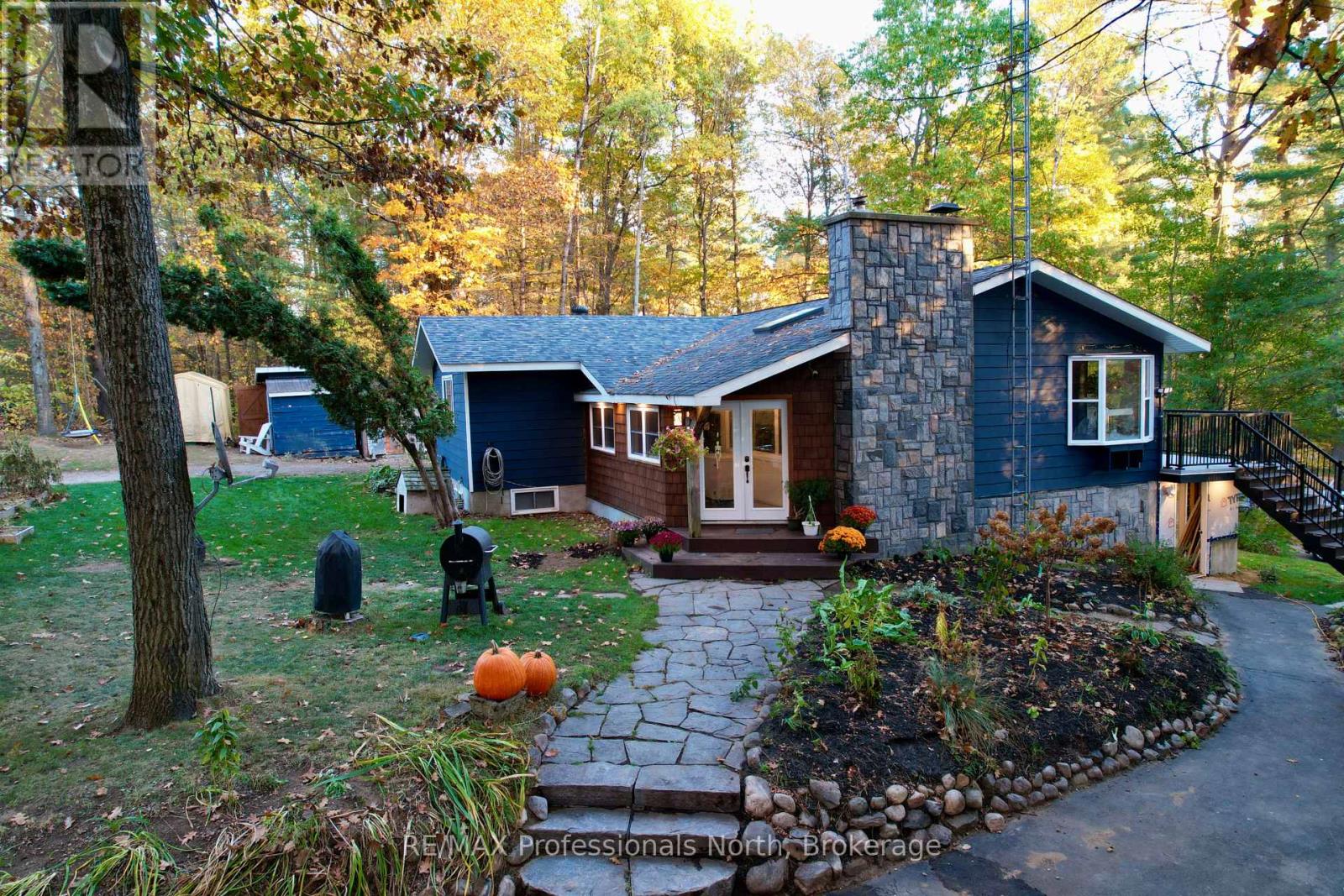 31 Falls View Rd, Huntsville, ON P0B 1L0
