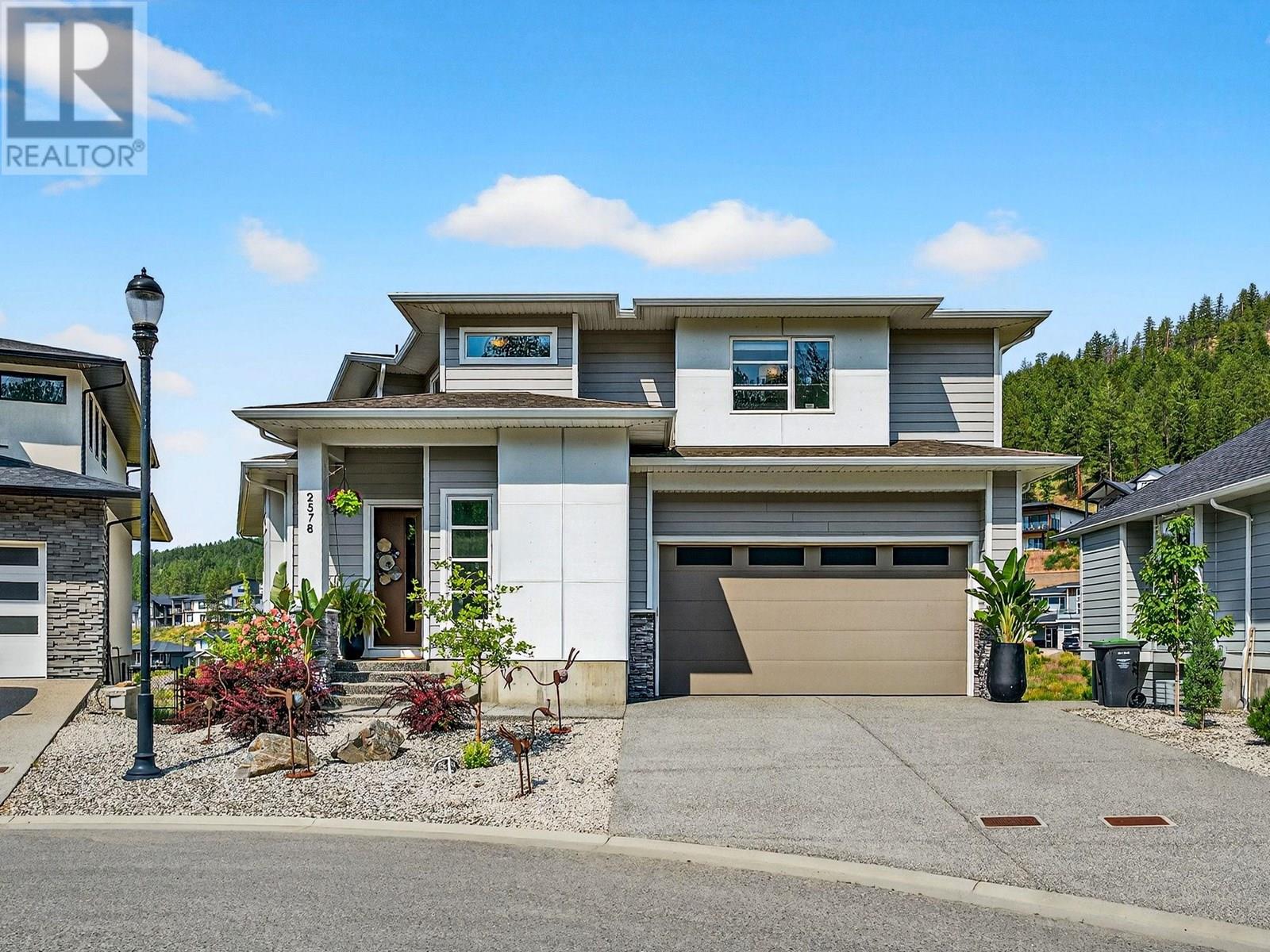 2578 Crown Crest Pl, West Kelowna, BC V4T 3M6