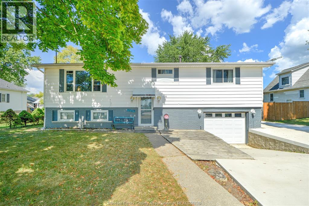 9569 Malden Rd, Lasalle, ON N9J 2W5