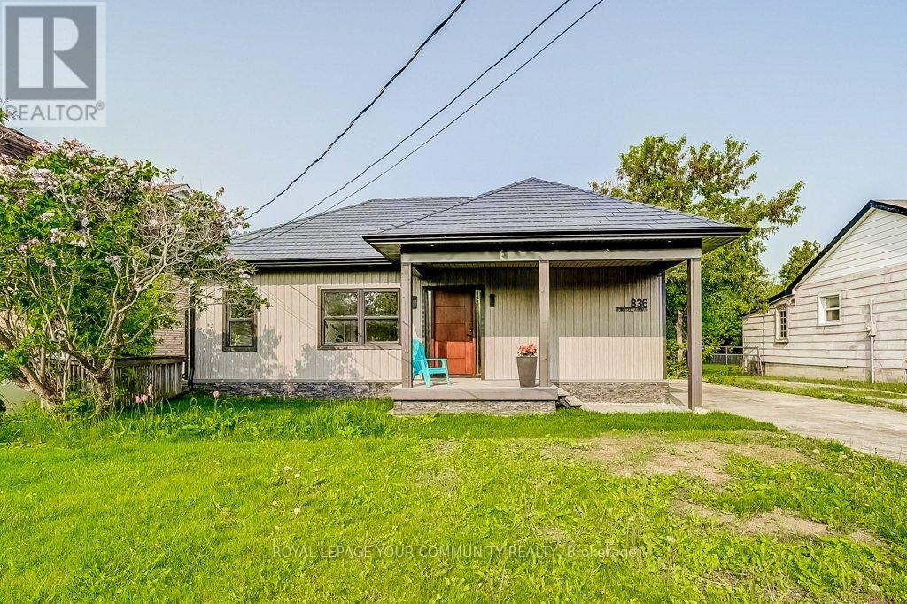 836 Montsell Ave, Georgina, ON L0E 1S0