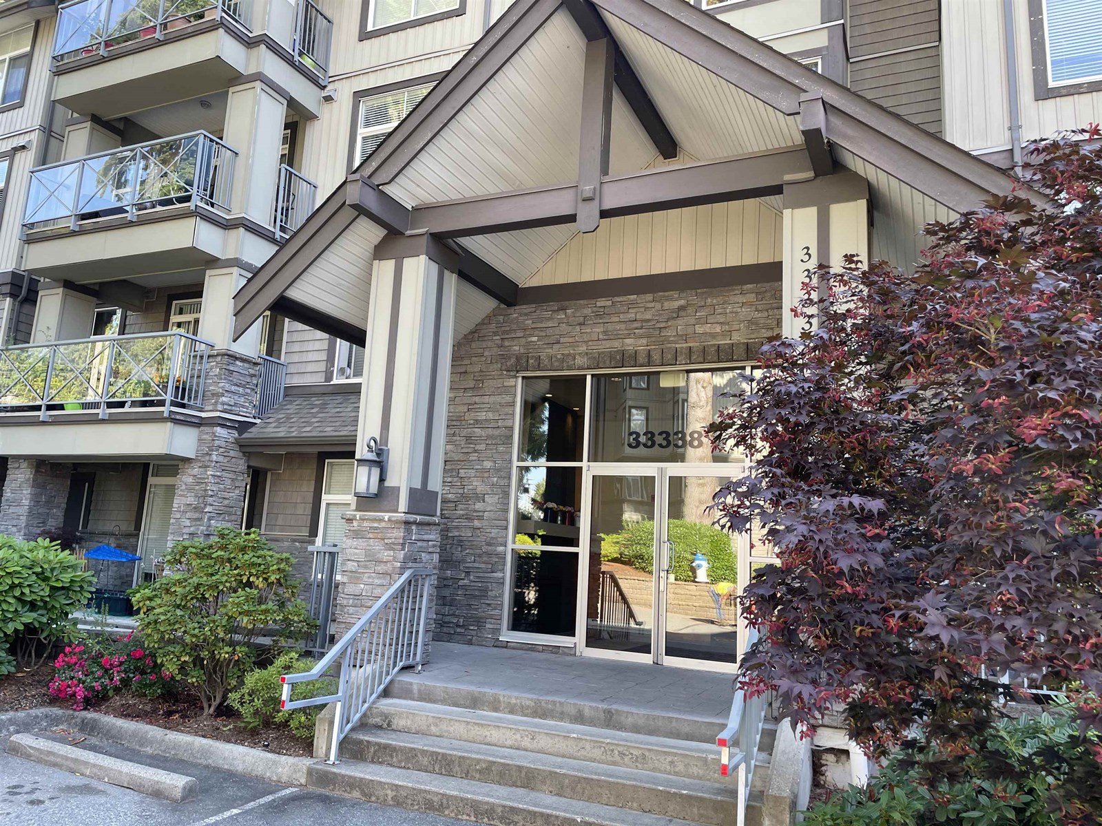 33338 E Bourquin Crescent Unit 104, Abbotsford, BC V2S 1Y1
