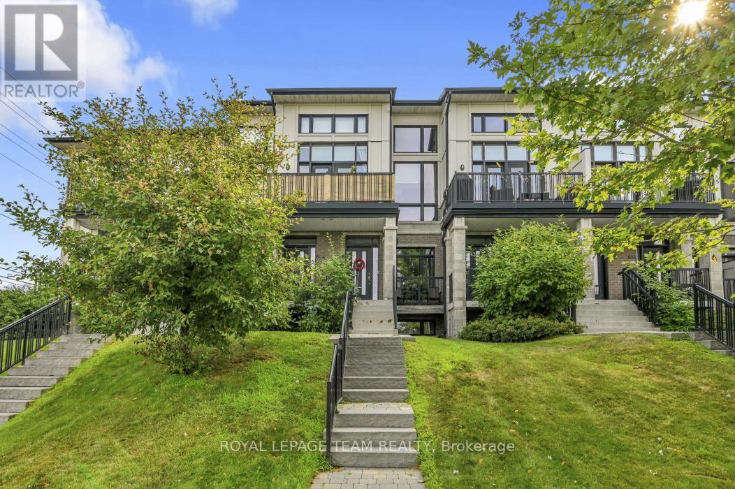 604 Brian Good Ave, Ottawa, ON K4M 0E2