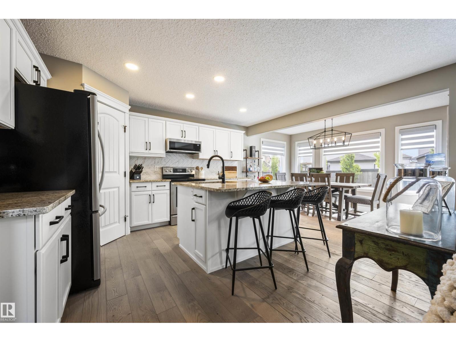 5 Av Sw Unit 17437 #a, Edmonton, AB T6W 2E3