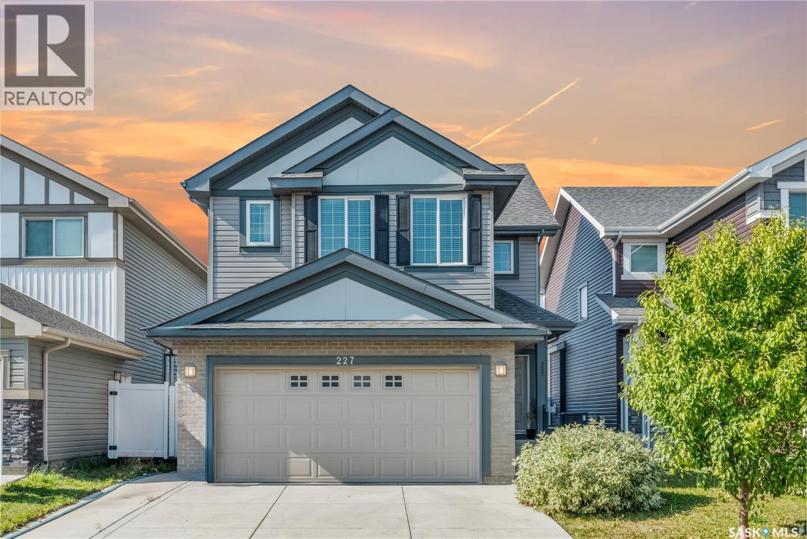 227 Dagnone Ln, Saskatoon, SK S7V 0R1