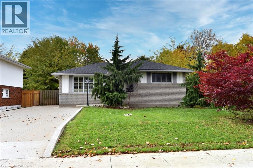 130 Delmar Dr, Hamilton, ON L9C 1J9