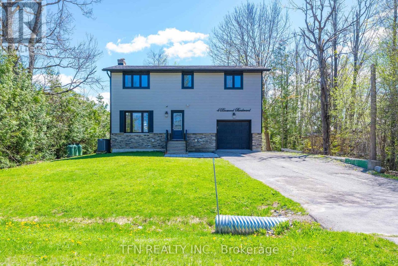 4 Pinewood Blvd, Kawartha Lakes, ON K0M 1B0