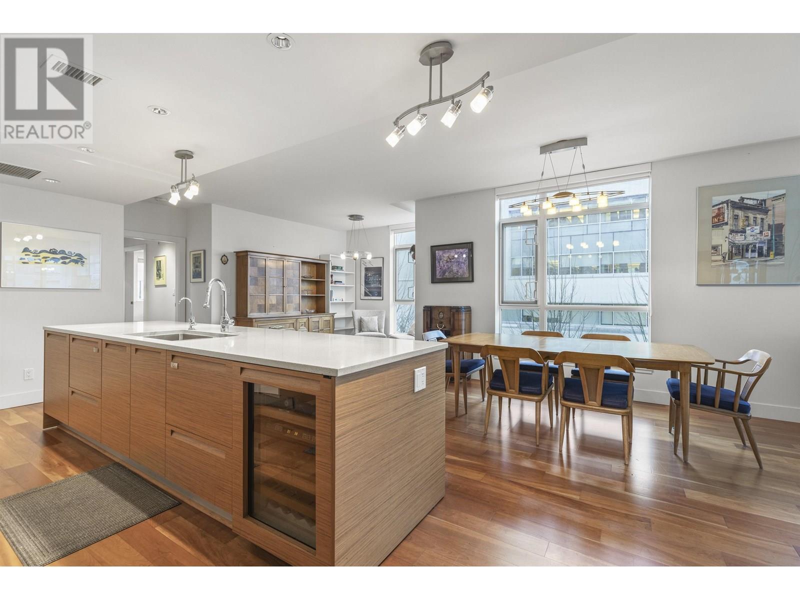 6080 Iona Drive Unit 302, Vancouver, BC V6T 0A4