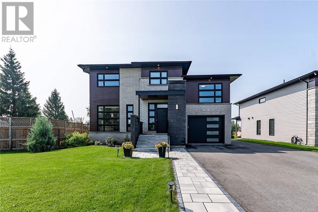 219 Hollybrook Cres, Azilda, ON P0M 1B0