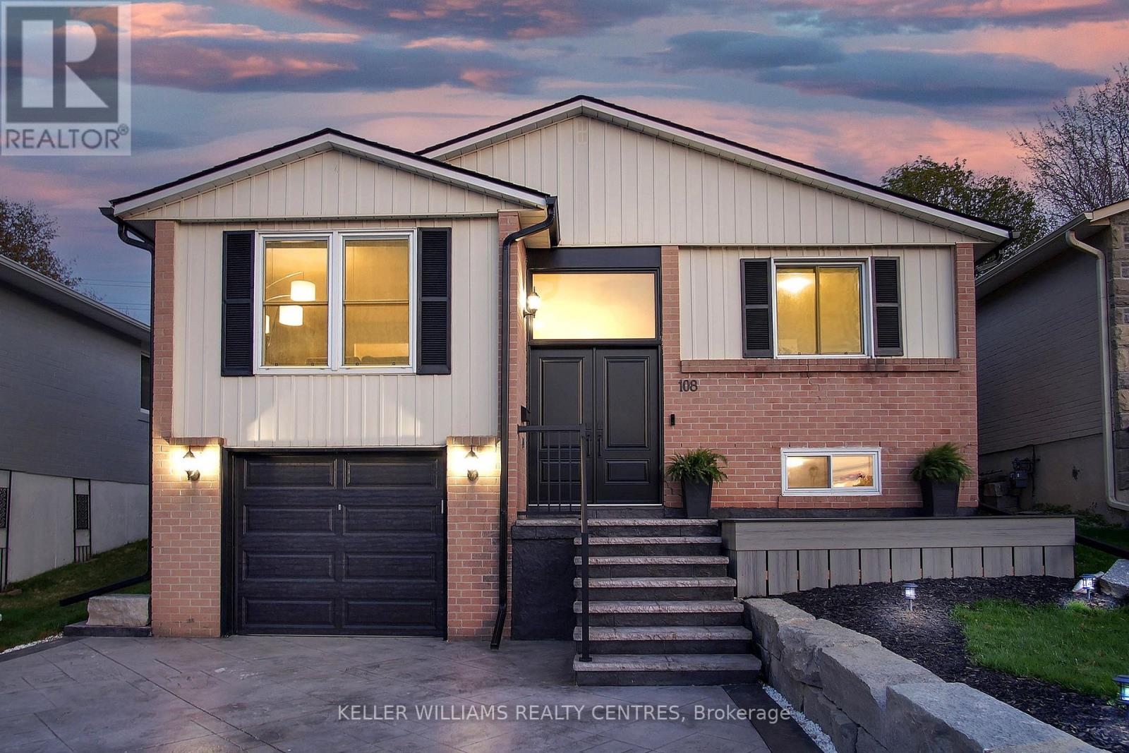 108 Armitage Dr, Newmarket, ON L3Y 5L7