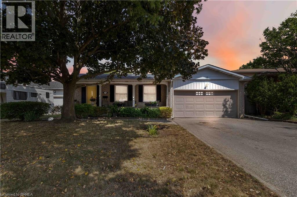 15 Burdock Blvd, Brantford, ON N3R 6B5