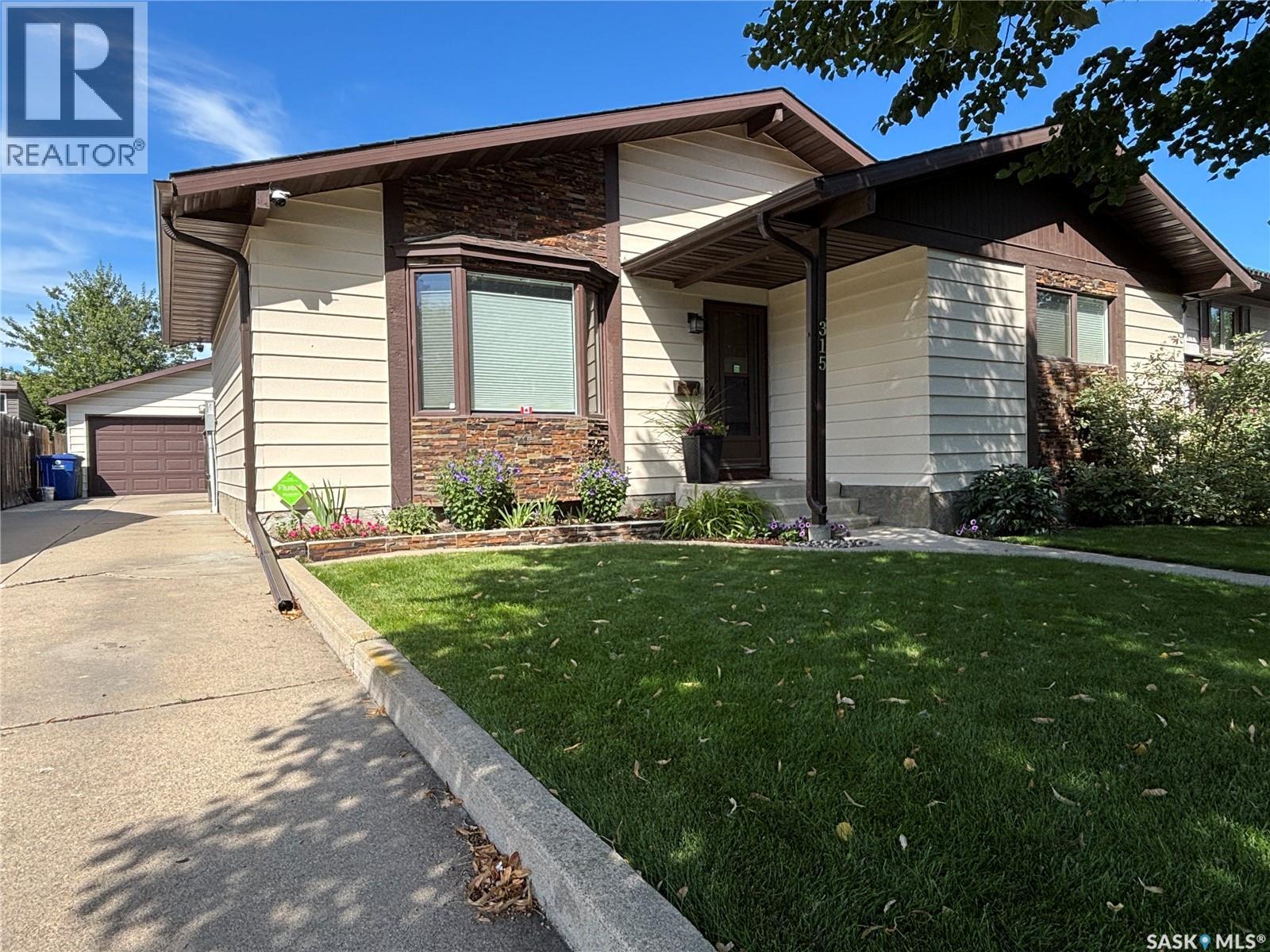315 Ball Cres, Saskatoon, SK S7K 6E3